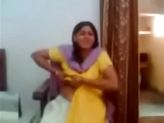 Indian aunty showing say no to big gut - Allvideosx.com